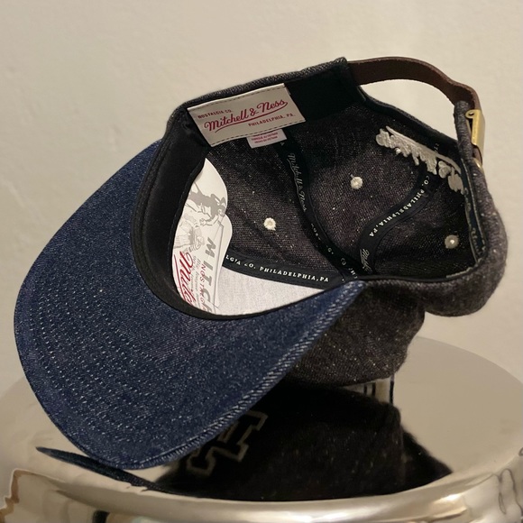 🍀University of Notre Dame Cotton Speckle, Denim Bill Strapback - Picture 7 of 8